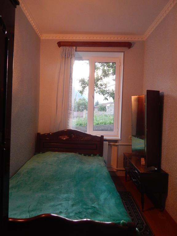 Ineza'S Guest House Kazbegi Ruang foto