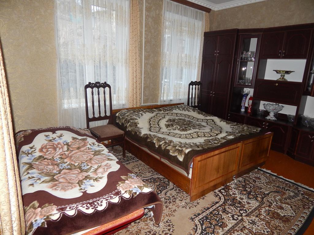 Ineza'S Guest House Kazbegi Ruang foto