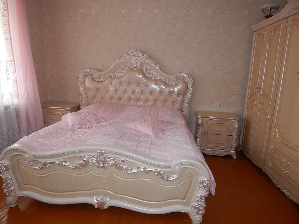 Ineza'S Guest House Kazbegi Ruang foto